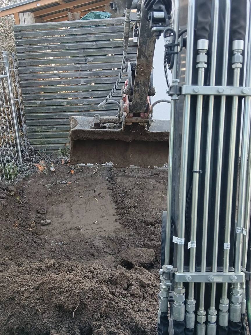 Verlegte Rohrleitung im Graben