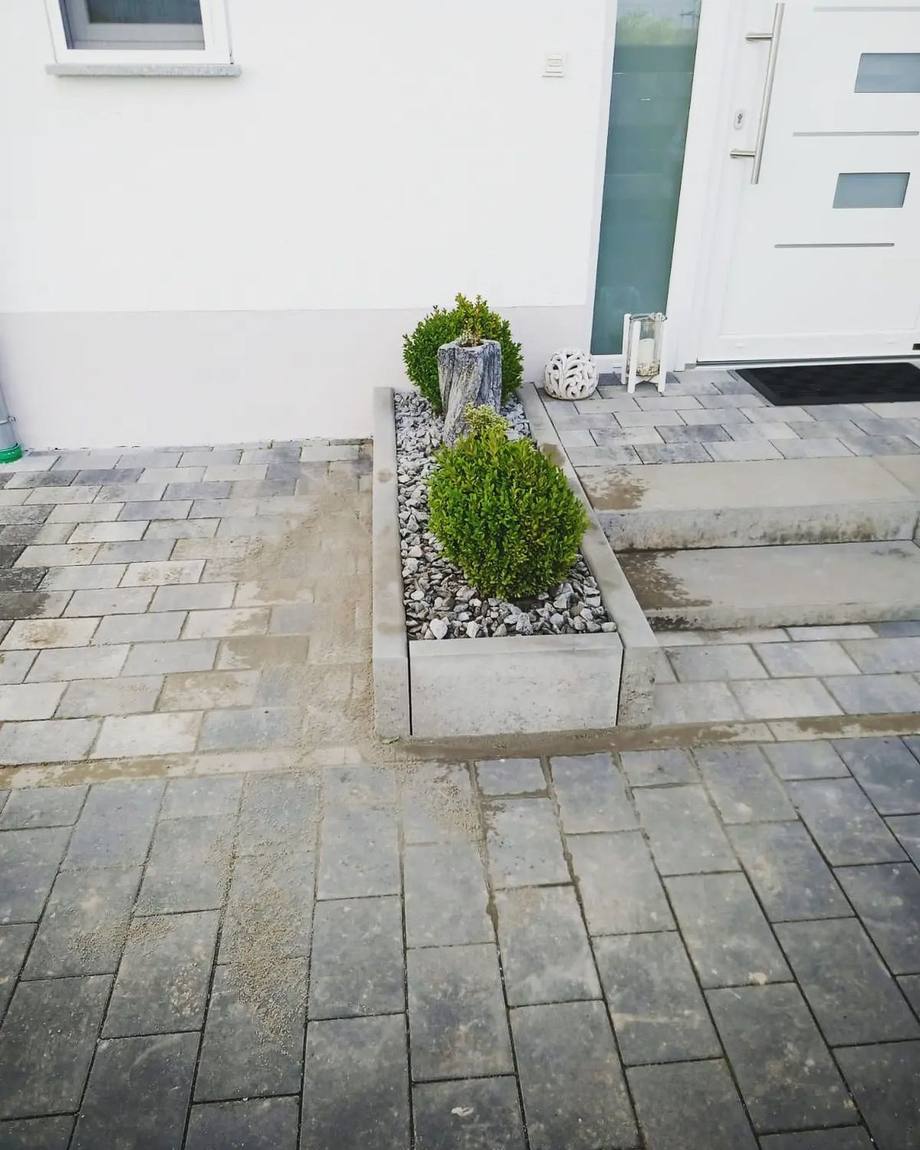 Pflasterarbeiten mit Randeinfassung
