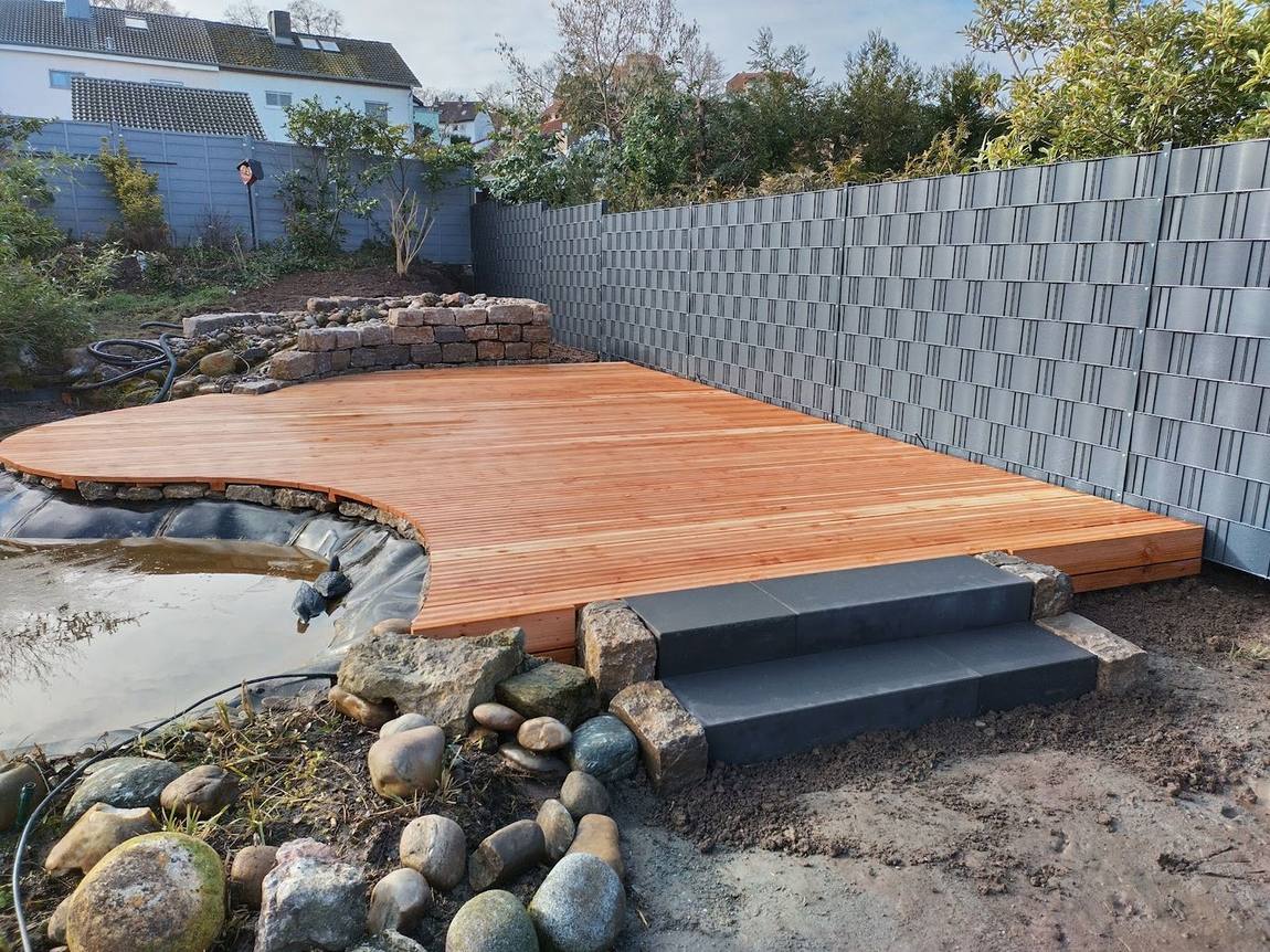 Fertige Terrasse mit Platten