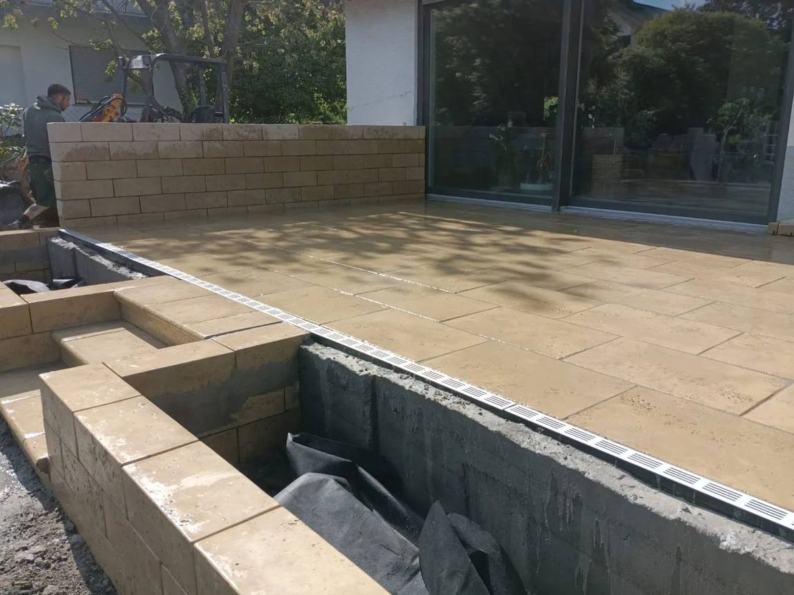 Sitzplatz auf der neuen Terrasse