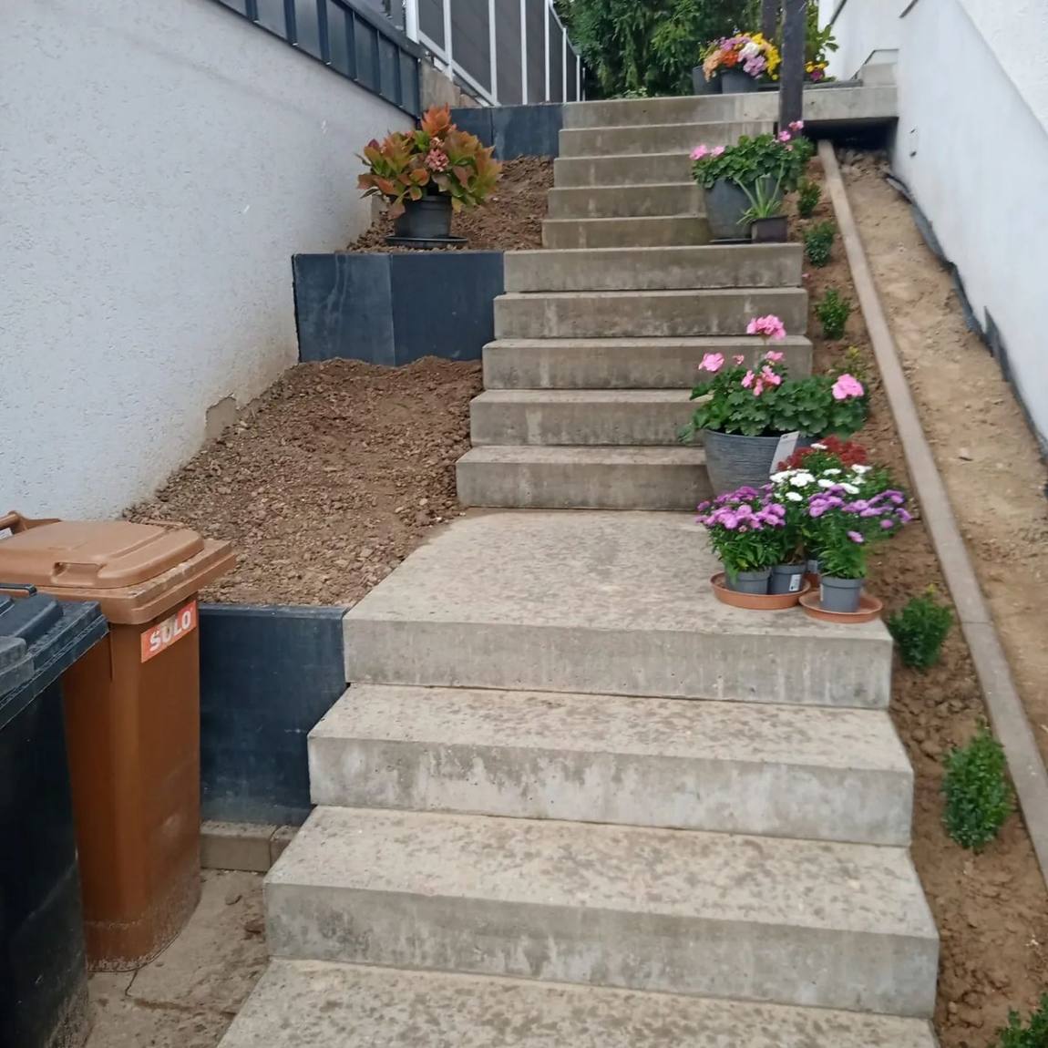 Außentreppe mit Palisaden