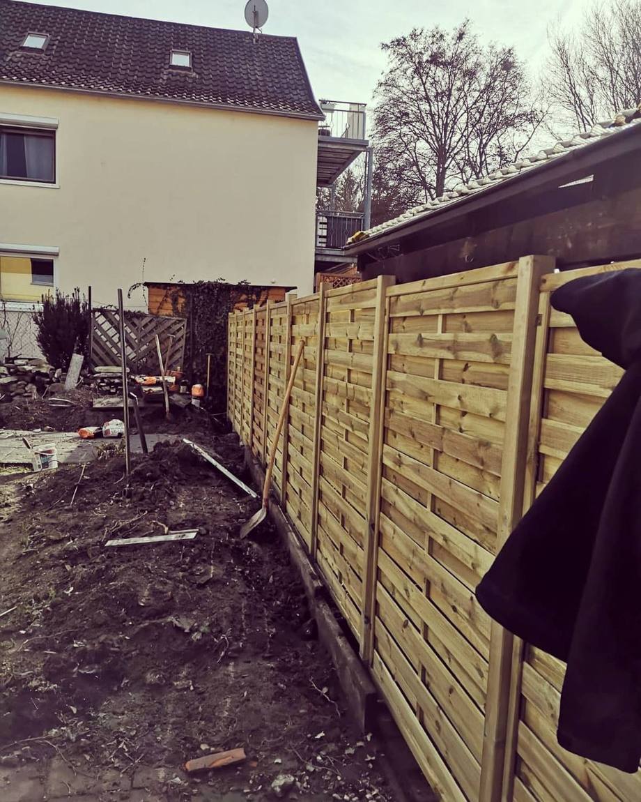 Zaun mit passendem Tor